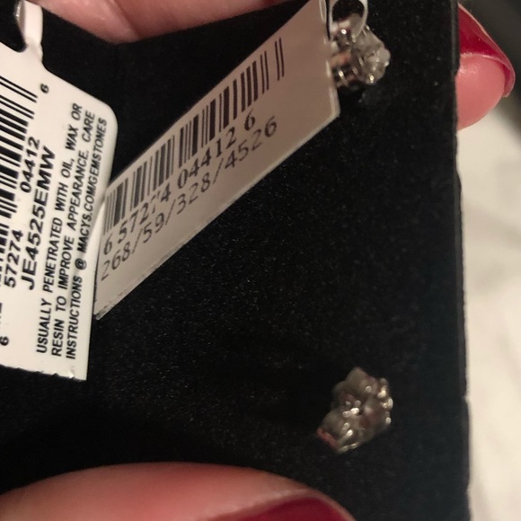 SOLD ❌ NWT gorgeous emerald & diamond earrings - Picture 5 of 5